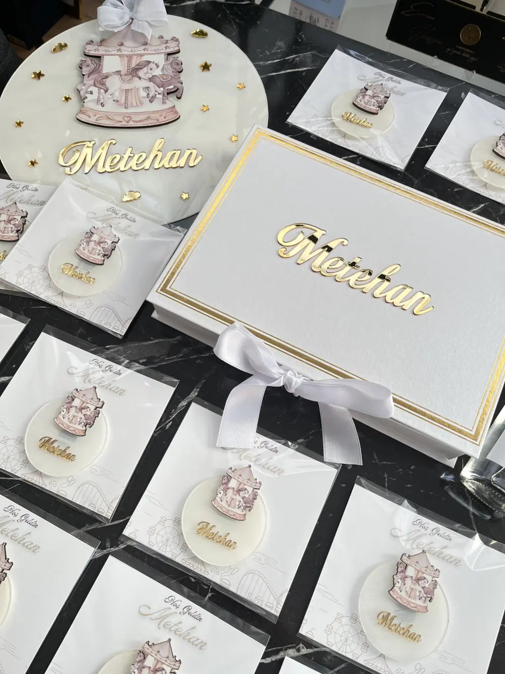 Kartlı Atlıkarınca Figürlü Magnet