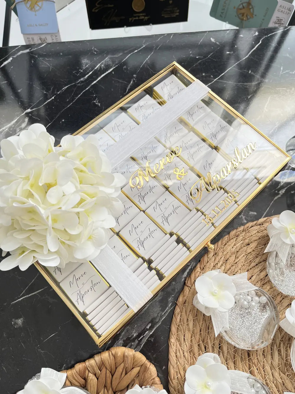 Cam Çikolata Kutusu - Islak Ortancalı Süsleme