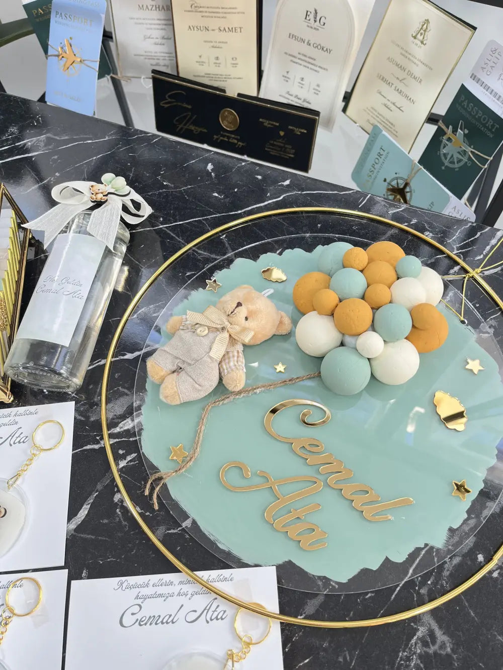 Ayıcıklı Bebek Hediyelik Seti - Cam Çikolata Kutusu - Pleksi Figürlü Anahtarlık - Pleksi Ayıcık Kapı Süsü