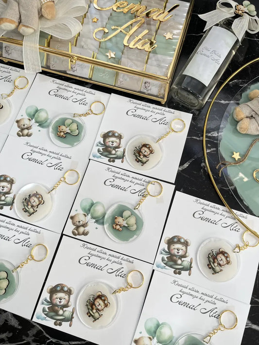 Ayıcıklı Bebek Hediyelik Seti - Cam Çikolata Kutusu - Pleksi Figürlü Anahtarlık - Pleksi Ayıcık Kapı Süsü