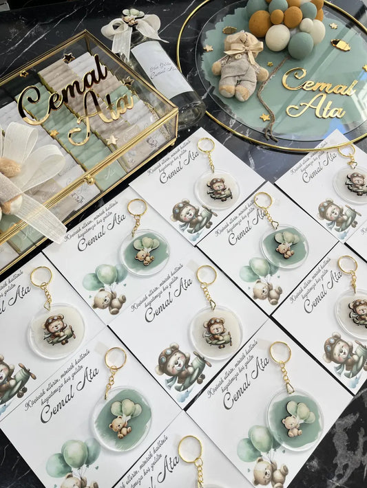 Ayıcıklı Bebek Hediyelik Seti - Cam Çikolata Kutusu - Pleksi Figürlü Anahtarlık - Pleksi Ayıcık Kapı Süsü