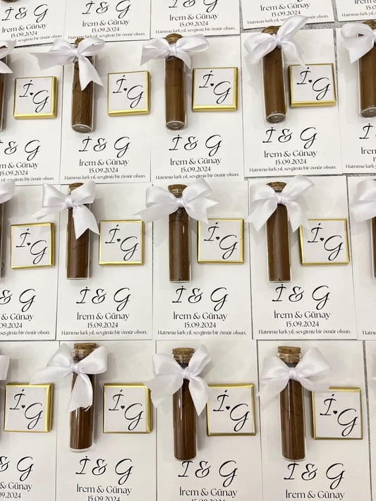 Cam Tüp Şişe ve Madlen Çikolata - Kişiye Özel Kart Tasarımlı (25 li)